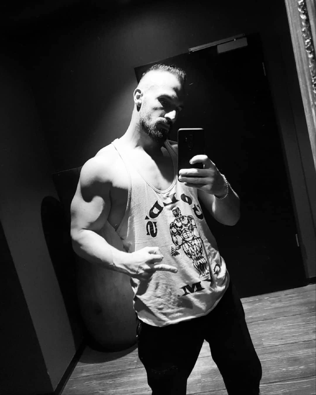 50 Shades of I don’t give a fuck
.
#bangboss #idontgiveafuck #fitness #pumpingiron #mcfit #mcfitberlin #johnreed #johnreedberlin #bodybuilding #gym #goldsgym #training #pump #muscles #biceps #amazing #selfie #me #instagood #instalike #instafit #instamood #50shadesofgrey #berlin #berliner